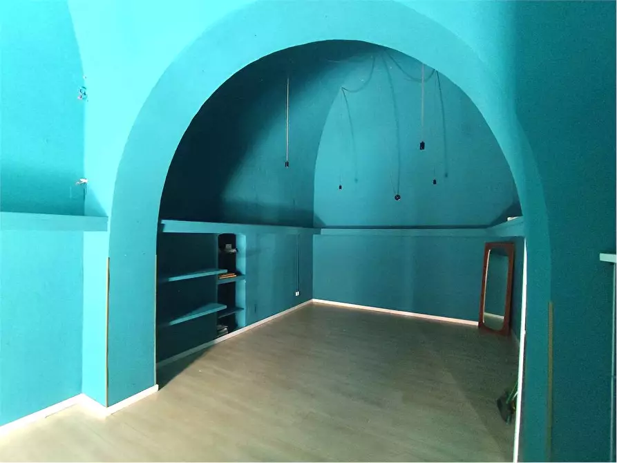 Immagine 7 di Negozio in affitto  in Via Domenico Mele 14 e 16 a Acquaviva Delle Fonti