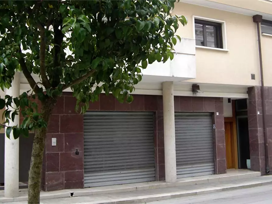 Immagine 1 di Negozio in affitto  in Via Roma 96/B a Acquaviva Delle Fonti