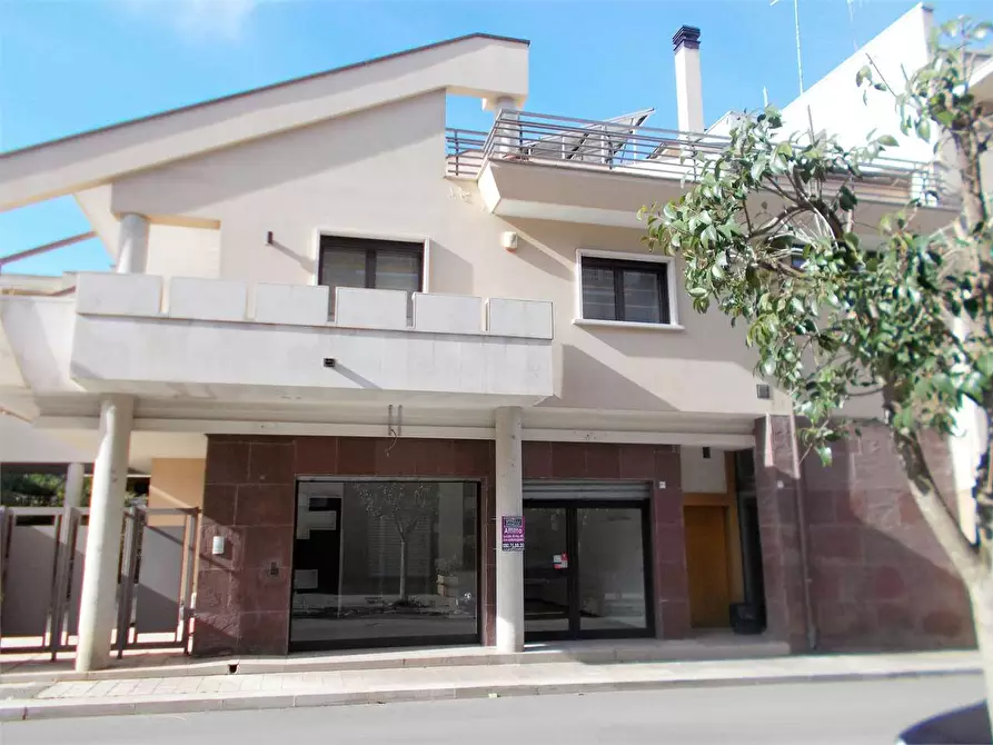 Immagine 3 di Negozio in affitto  in Via Roma 96/B a Acquaviva Delle Fonti