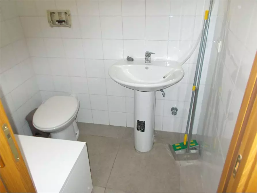 Immagine 8 di Negozio in affitto  in Via Roma 96/B a Acquaviva Delle Fonti