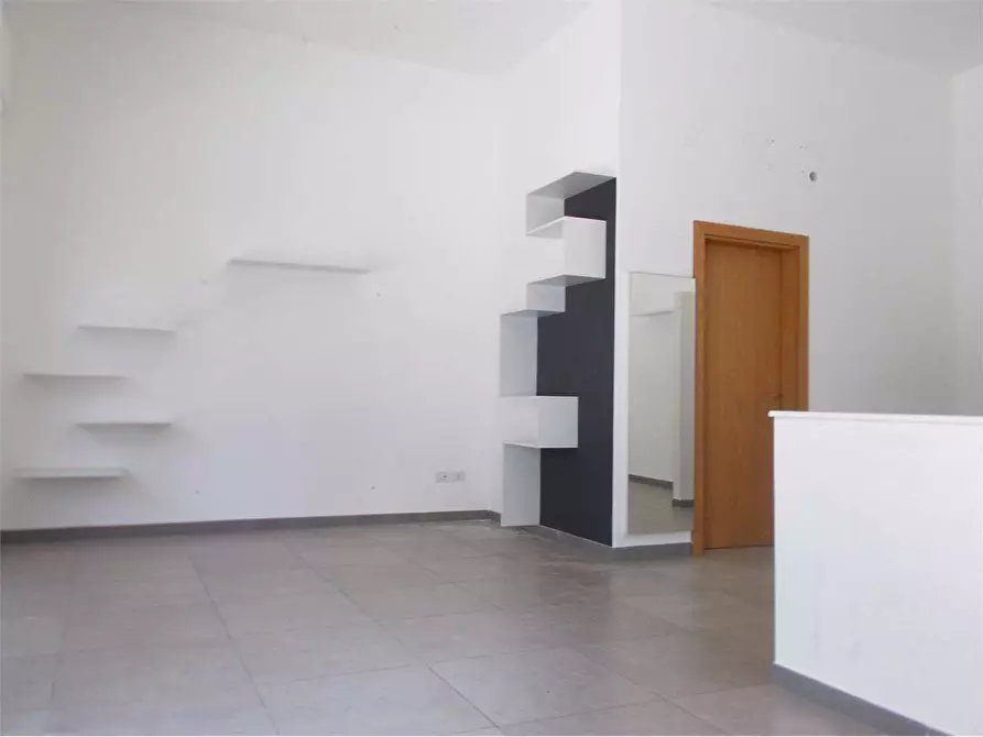 Immagine 4 di Negozio in affitto  in Via Roma 96/B a Acquaviva Delle Fonti