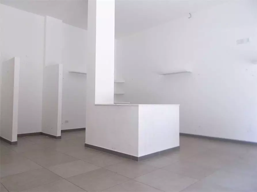 Immagine 6 di Negozio in affitto  in Via Roma 96/B a Acquaviva Delle Fonti