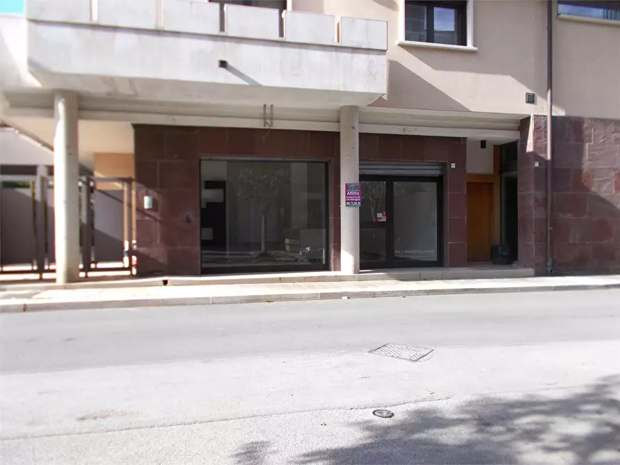 Immagine 5 di Negozio in affitto  in Via Roma 96/B a Acquaviva Delle Fonti