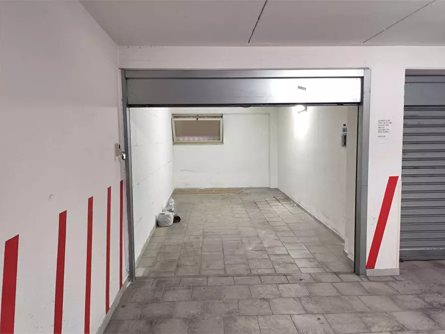 Immagine 2 di Garage in vendita  in Via Giuseppe Verdi 6 a Acquaviva Delle Fonti