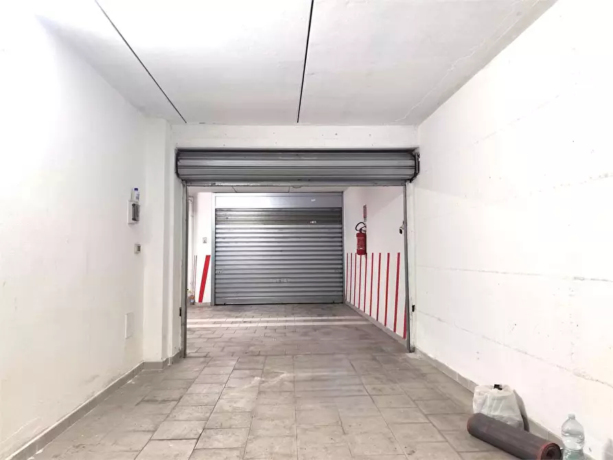 Immagine 4 di Garage in vendita  in Via Giuseppe Verdi 6 a Acquaviva Delle Fonti