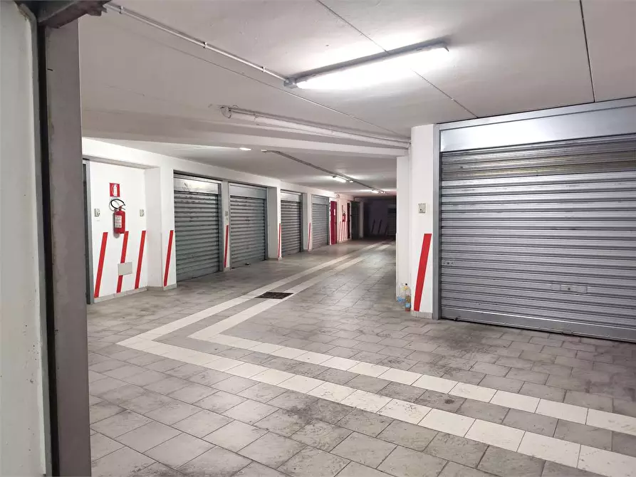 Immagine 8 di Garage in vendita  in Via Giuseppe Verdi 6 a Acquaviva Delle Fonti