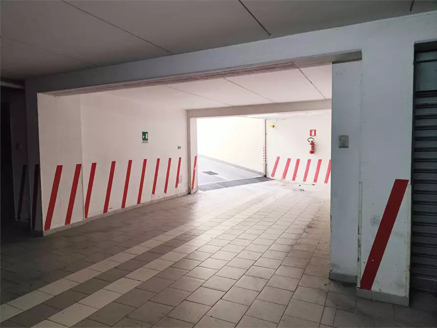 Immagine 9 di Garage in vendita  in Via Giuseppe Verdi 6 a Acquaviva Delle Fonti