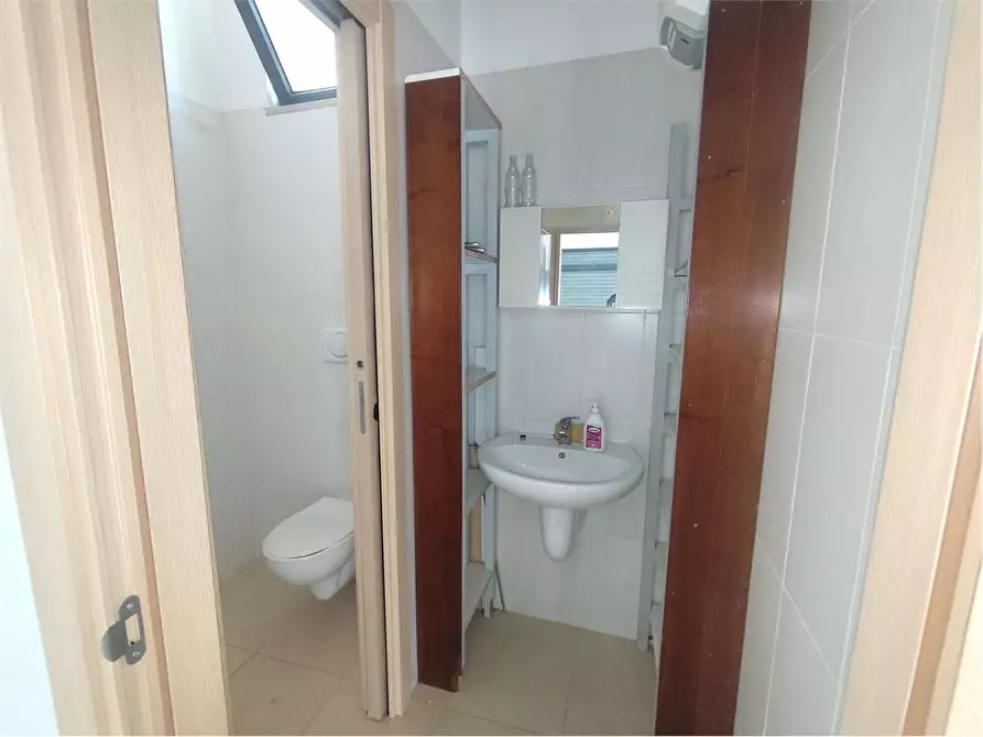 Immagine 10 di Laboratorio in affitto  in Estramurake G. B. Molignani 39 a Acquaviva Delle Fonti