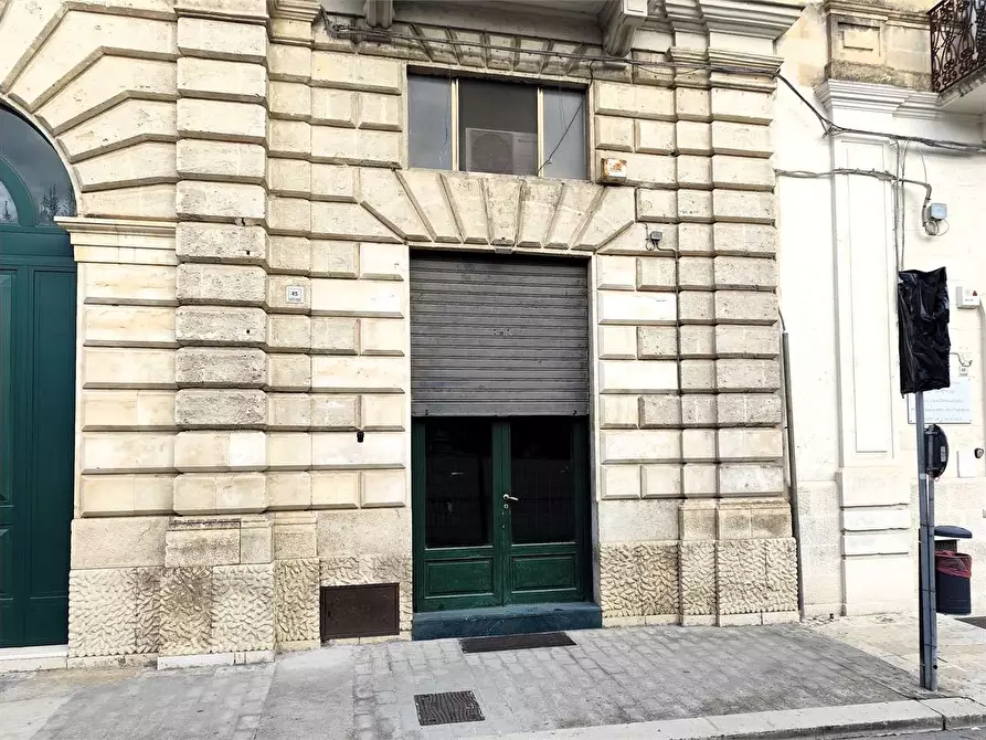 Immagine 1 di Negozio in affitto  in Piazza Vittorio Emanuele II 45 a Acquaviva Delle Fonti