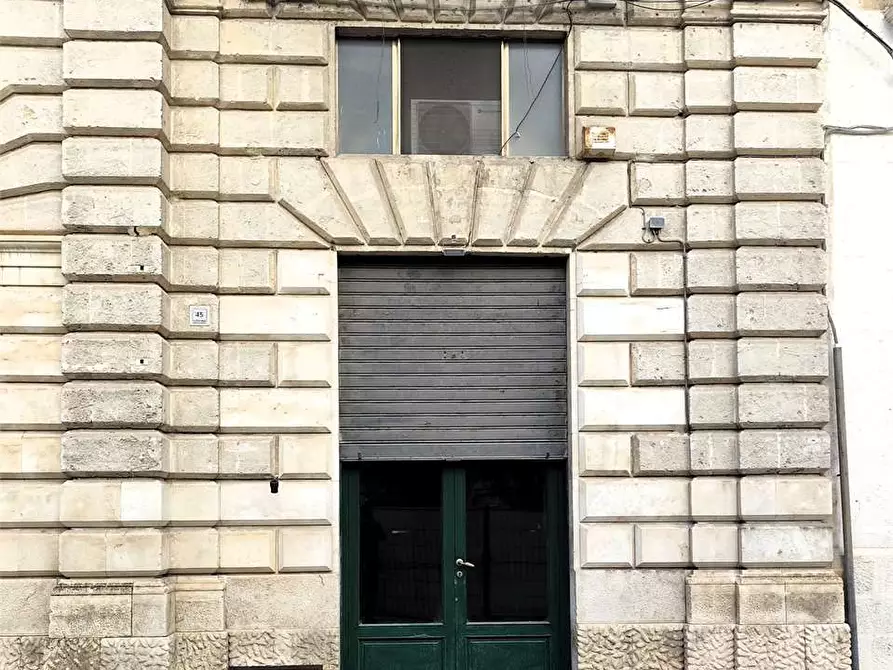 Immagine 3 di Negozio in affitto  in Piazza Vittorio Emanuele II 45 a Acquaviva Delle Fonti