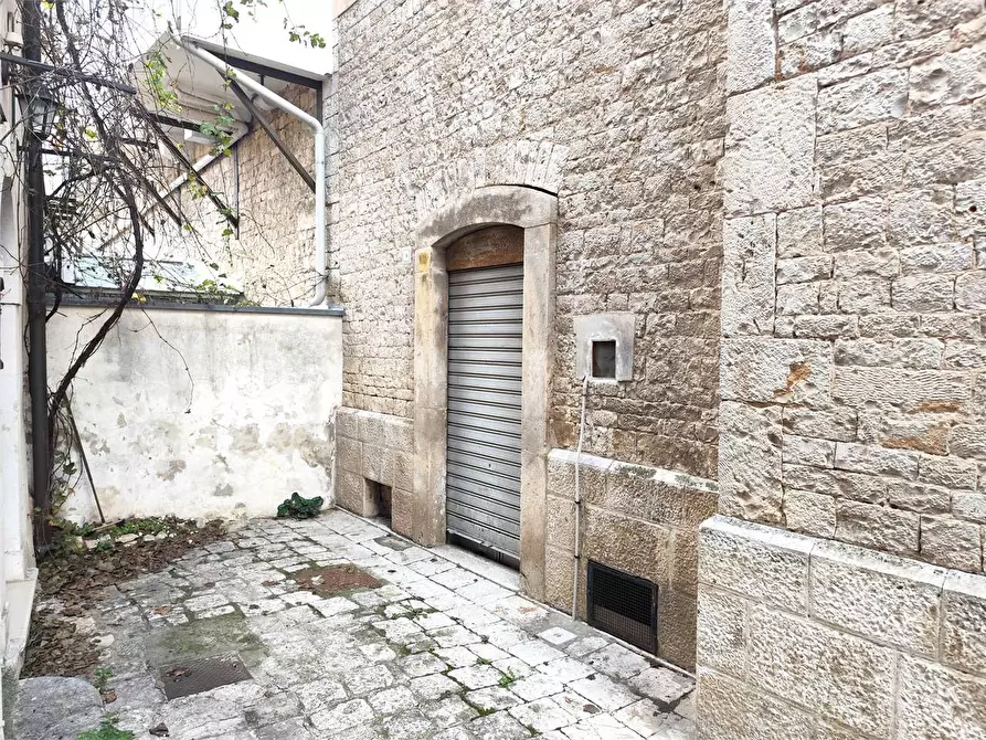 Immagine 10 di Negozio in affitto  in Piazza Vittorio Emanuele II 45 a Acquaviva Delle Fonti