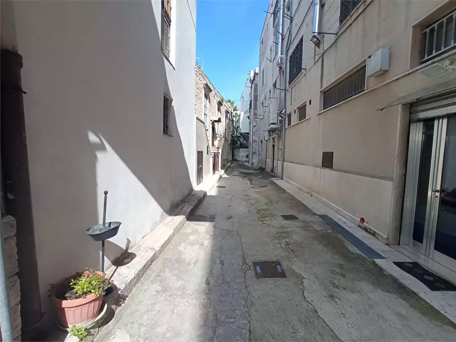 Immagine 8 di Negozio in affitto  in Piazza Vittorio Emanuele II 45 a Acquaviva Delle Fonti