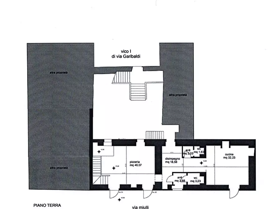 Immagine 19 di Negozio in affitto  in Vico Piazza Garibaldi 2 a Acquaviva Delle Fonti