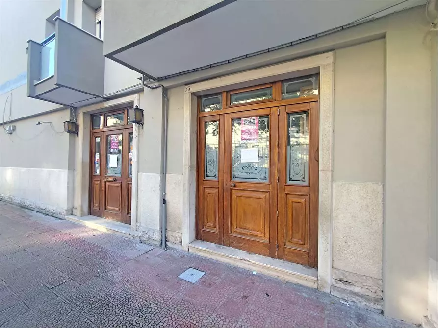 Immagine 1 di Negozio in affitto  in Via Nicola Scalera 21 a Acquaviva Delle Fonti