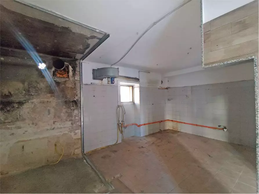 Immagine 4 di Negozio in affitto  in Via Nicola Scalera 21 a Acquaviva Delle Fonti