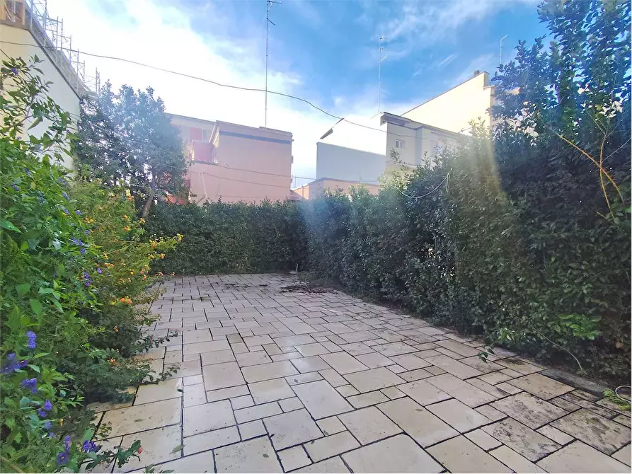 Immagine 8 di Negozio in affitto  in Via Nicola Scalera 21 a Acquaviva Delle Fonti