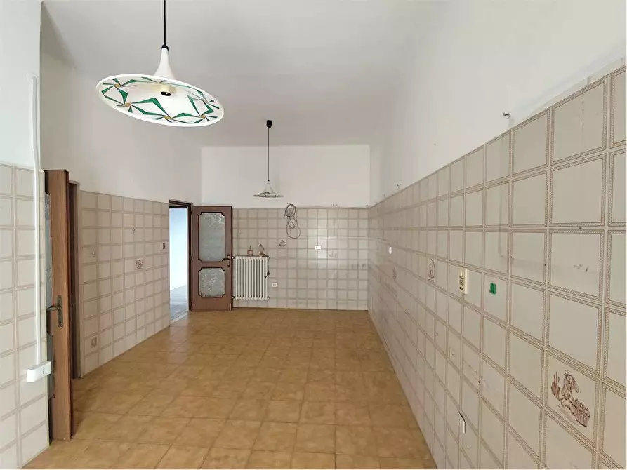 Immagine 9 di Stabile in vendita  in Via Orazio Marcellino 1 a Acquaviva Delle Fonti