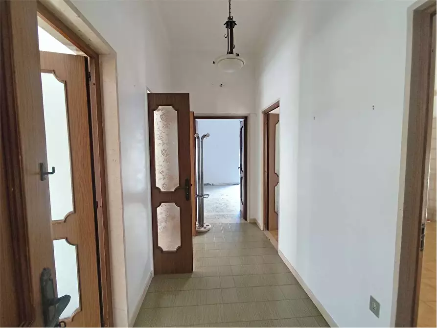 Immagine 10 di Stabile in vendita  in Via Orazio Marcellino 1 a Acquaviva Delle Fonti