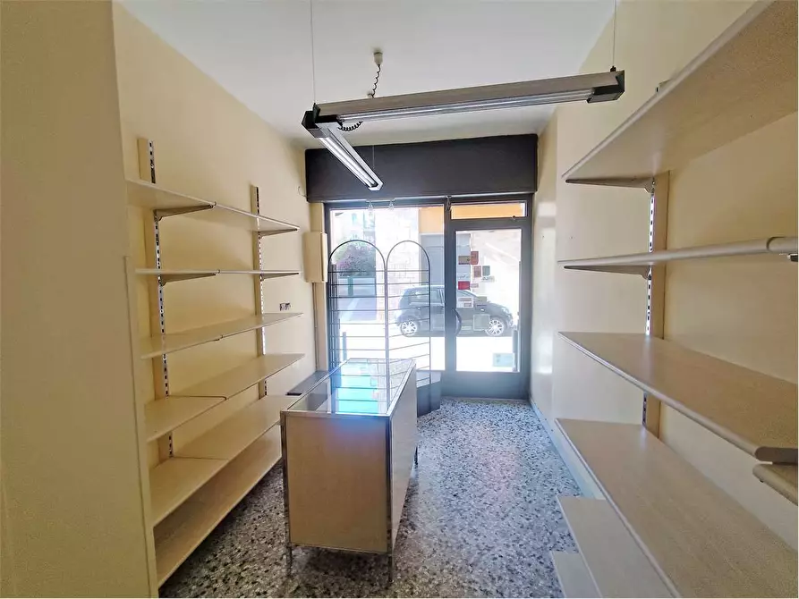 Immagine 4 di Negozio in affitto  in Via Monsignor Cirielli 33 a Acquaviva Delle Fonti