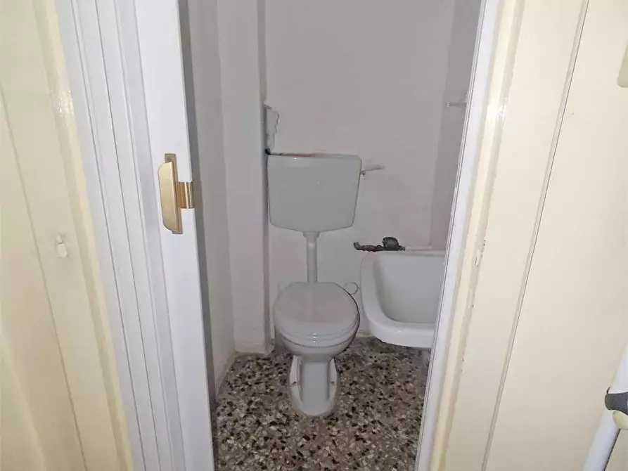 Immagine 8 di Negozio in affitto  in Via Monsignor Cirielli 33 a Acquaviva Delle Fonti