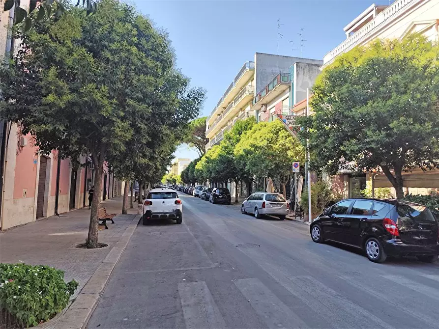 Immagine 2 di Negozio in affitto  in Via Roma 65 a Acquaviva Delle Fonti