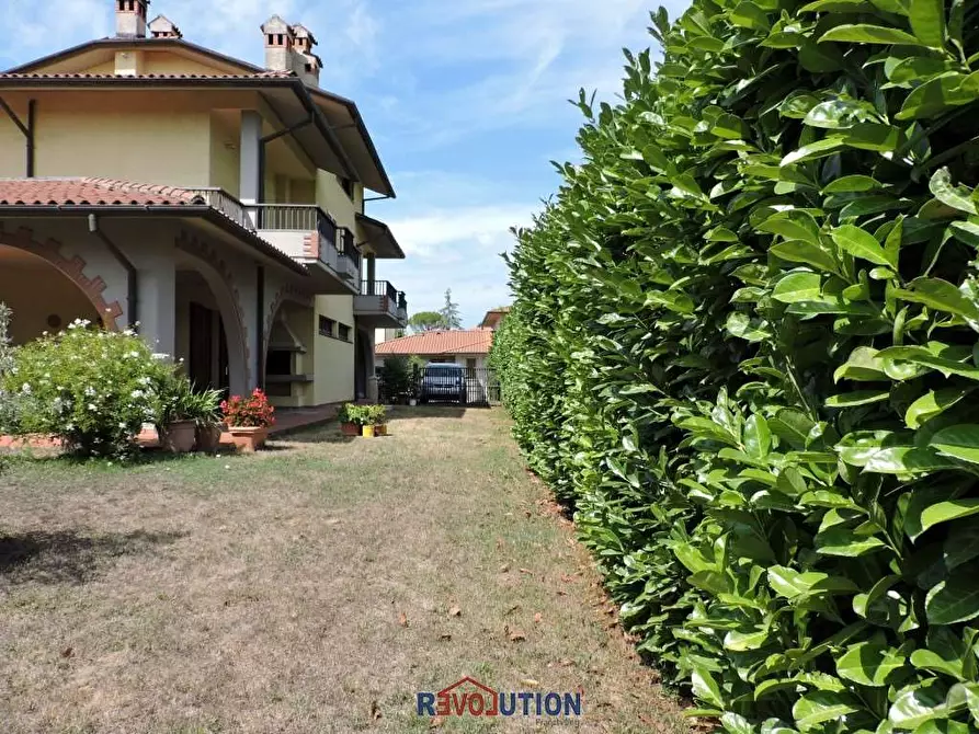 Immagine 2 di Villa in vendita  in Viale Italia a San Giustino