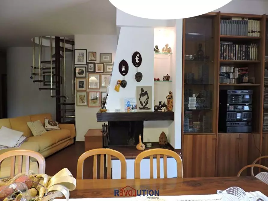 Immagine 28 di Villa in vendita  in Viale Italia a San Giustino