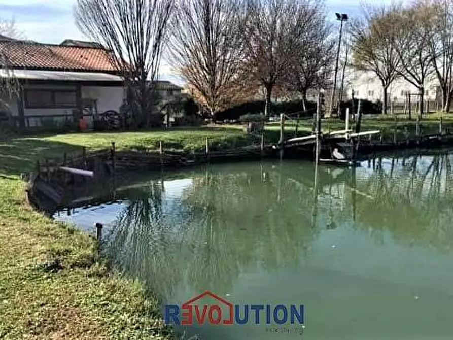 Immagine 35 di Laboratorio in vendita  in Località Capanne a San Giustino