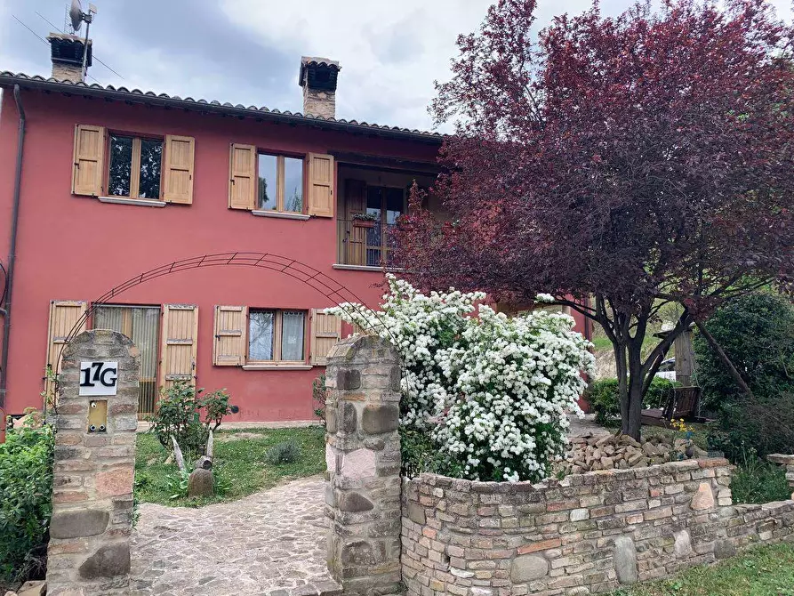 Immagine 1 di Casa bifamiliare in vendita  in Ca' Lozzo a Fermignano