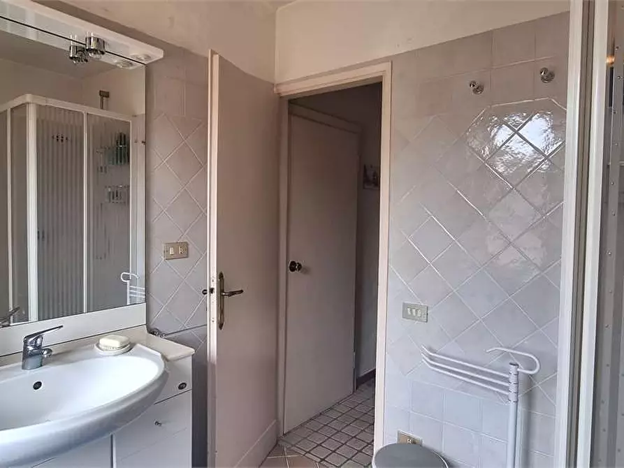 Immagine 39 di Appartamento in vendita  in via Vittorio Veneto a Umbertide