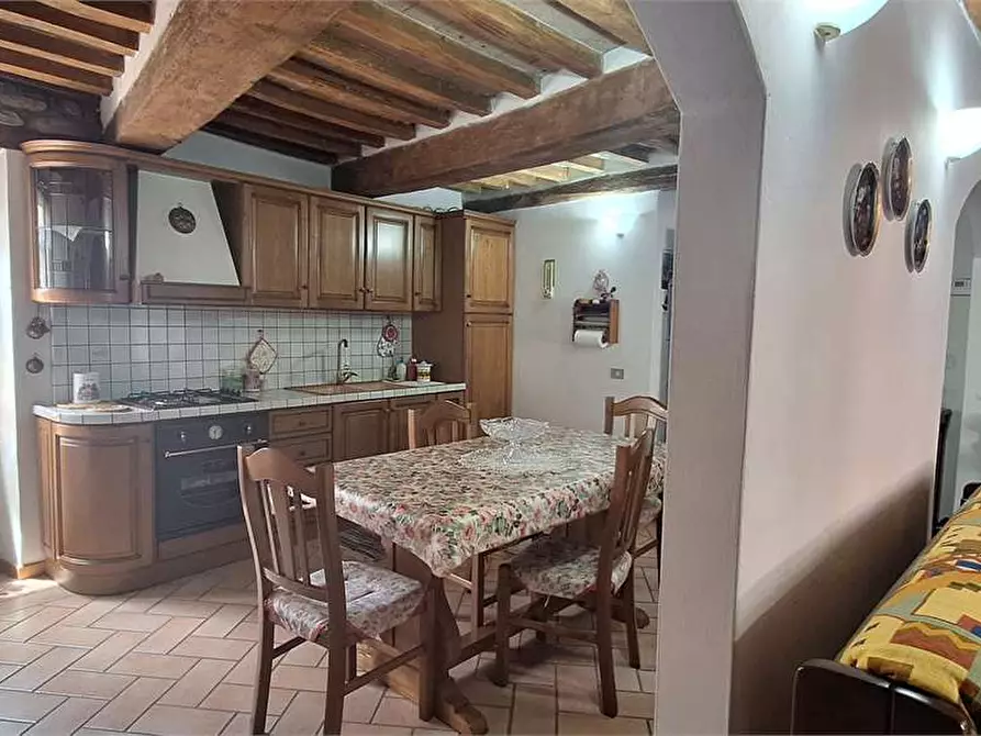 Immagine 11 di Appartamento in vendita  in via Vittorio Veneto a Umbertide