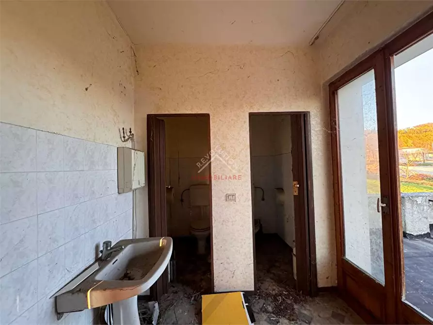 Immagine 25 di Negozio in vendita  in Via Anconetana  a San Giustino