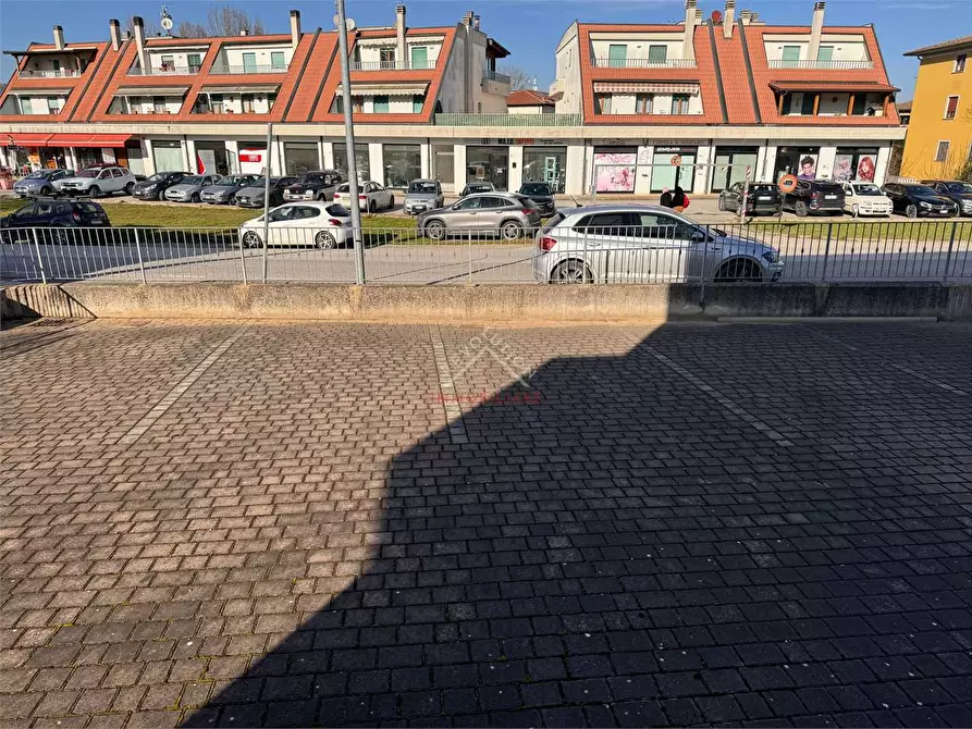 Immagine 24 di Negozio in vendita  in Via Nestore s.n.c a Umbertide