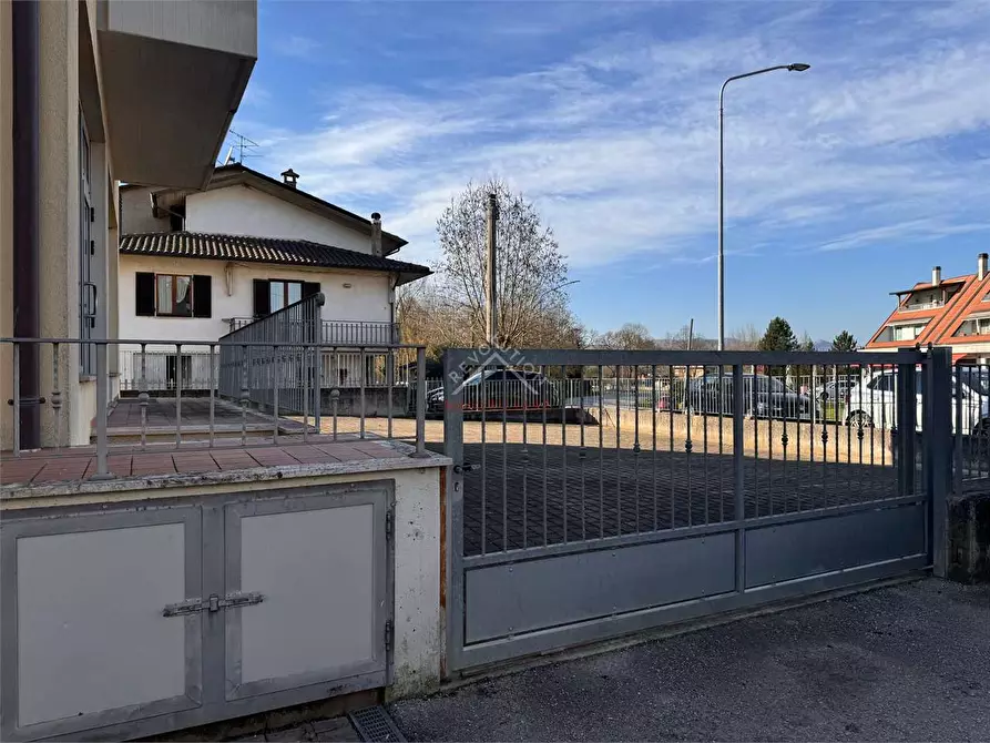 Immagine 27 di Negozio in vendita  in Via Nestore s.n.c a Umbertide