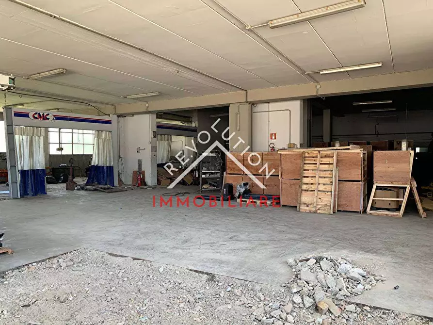 Immagine 8 di Capannone industriale in affitto  in Viale Primo Maggio a Umbertide