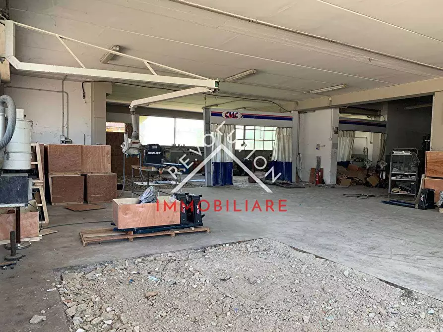 Immagine 10 di Capannone industriale in affitto  in Viale Primo Maggio a Umbertide