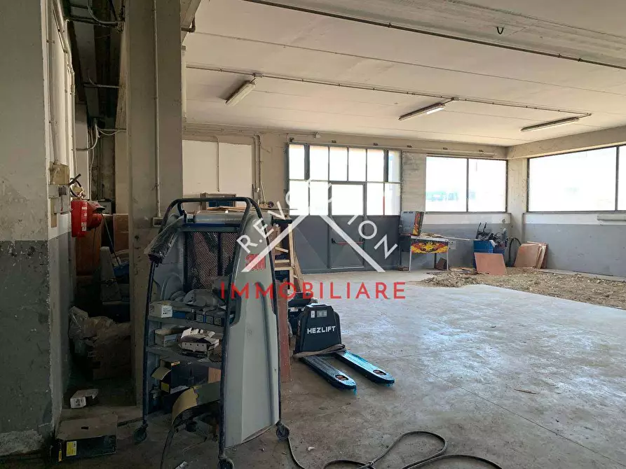 Immagine 15 di Capannone industriale in affitto  in Viale Primo Maggio a Umbertide