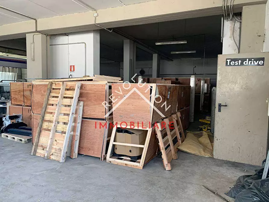 Immagine 17 di Capannone industriale in affitto  in Viale Primo Maggio a Umbertide