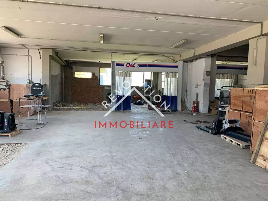 Immagine 18 di Capannone industriale in affitto  in Viale Primo Maggio a Umbertide
