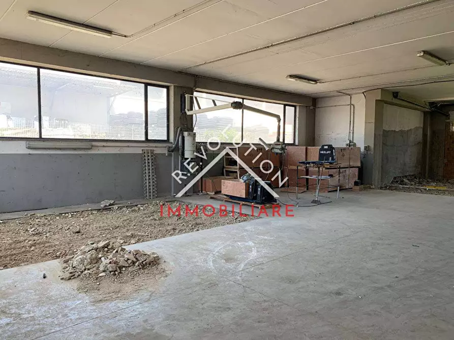 Immagine 21 di Capannone industriale in affitto  in Viale Primo Maggio a Umbertide