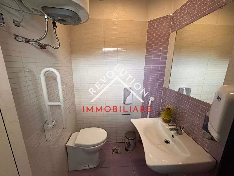 Immagine 26 di Negozio in affitto  in Via Palmiro Togliatti a San Giustino