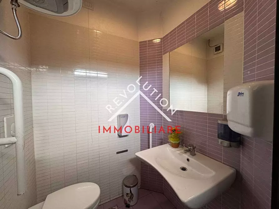 Immagine 27 di Negozio in affitto  in Via Palmiro Togliatti a San Giustino