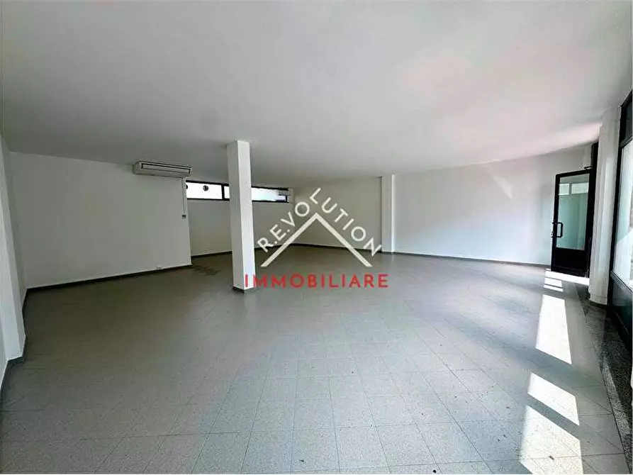 Immagine 1 di Negozio in affitto  in Via Galileo Galilei a Città Di Castello