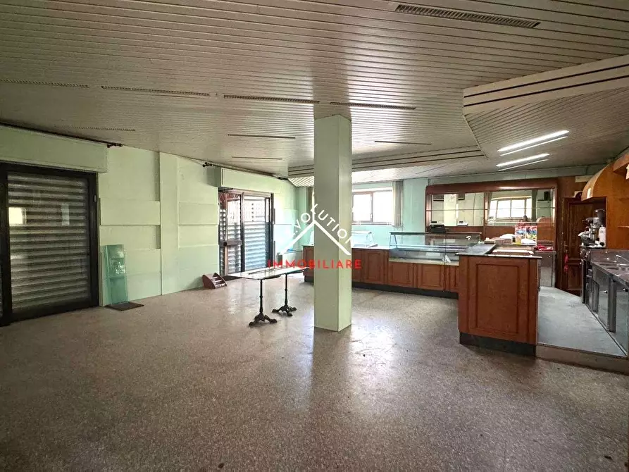 Immagine 4 di Negozio in affitto  in Via Quattordici Maggio a Città Di Castello