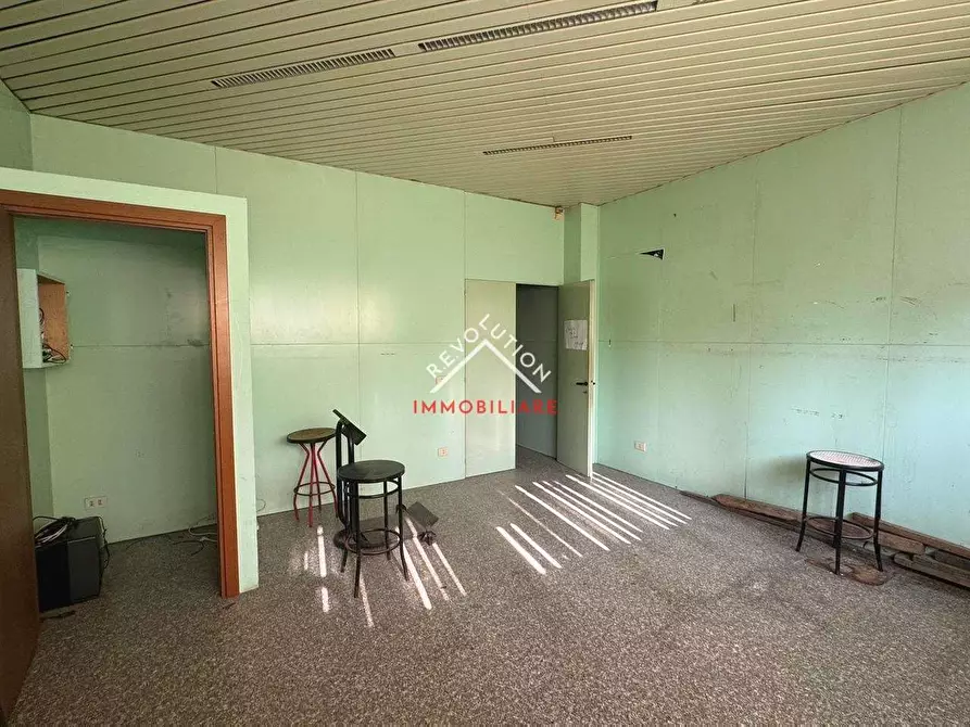 Immagine 13 di Negozio in affitto  in Via Quattordici Maggio a Città Di Castello