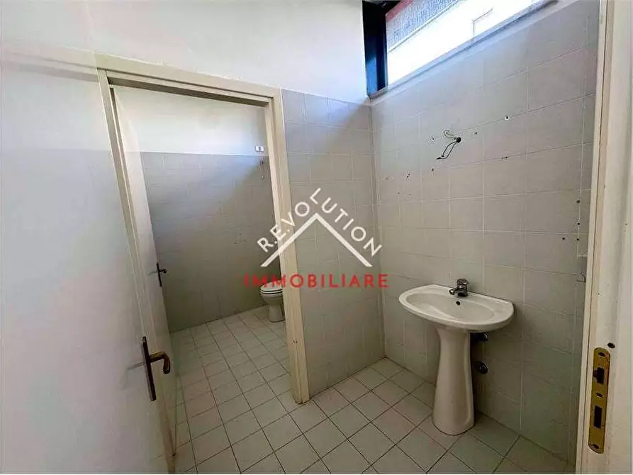 Immagine 14 di Negozio in affitto  in Via Galileo Galilei a Città Di Castello