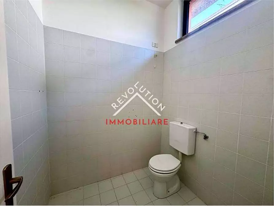 Immagine 15 di Negozio in affitto  in Via Galileo Galilei a Città Di Castello