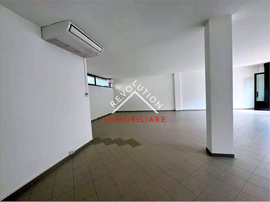 Immagine 19 di Negozio in affitto  in Via Galileo Galilei a Città Di Castello