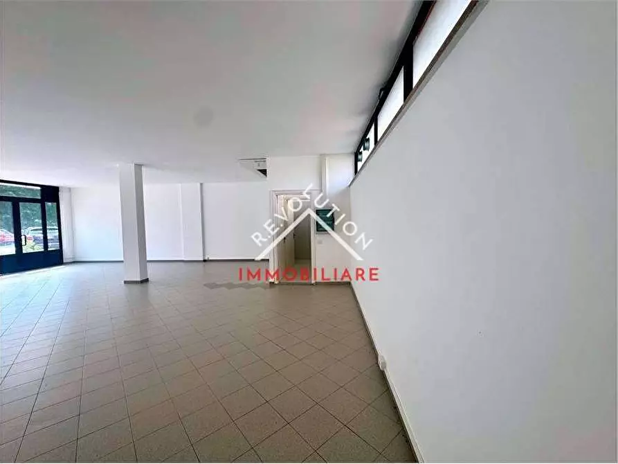 Immagine 21 di Negozio in affitto  in Via Galileo Galilei a Città Di Castello