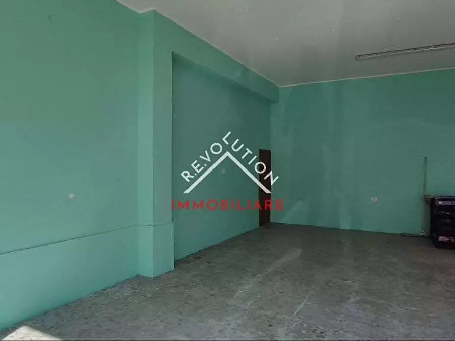 Immagine 10 di Negozio in vendita  in Viale Parini a Città Di Castello